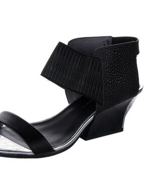 United Nude Black Mid Heel Sandal